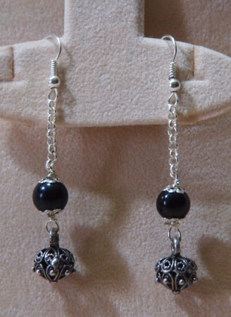 5) Orecchini perla nera/bottone sardo - 8 euro