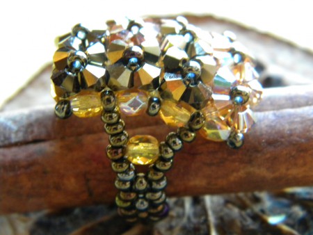 20) Anello swaroski/mezzi cristalli bronzo/marrone - 18 euro