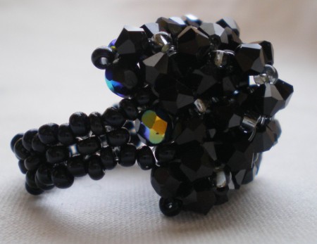 22) Anello swaroski nero PIRAMIDE - 18euro